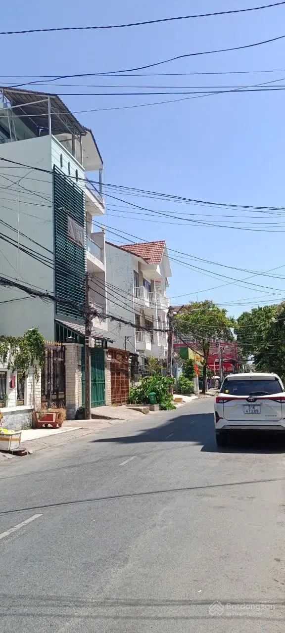 Nhà 3 tầng mặt đường kdbb Huỳnh Thị Đồng, 4,5*16, hơn 8 tỷ.
