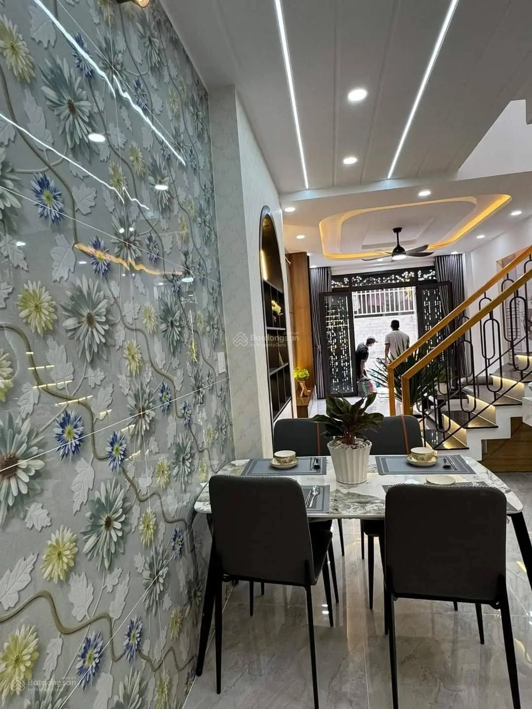 Bán căn nhà mới xây ở MT đường Nguyễn Sơn, Tân Phú. 1 trệt 1 lầu, Giá 2 tỷ 815, tặng nội thất. SHR