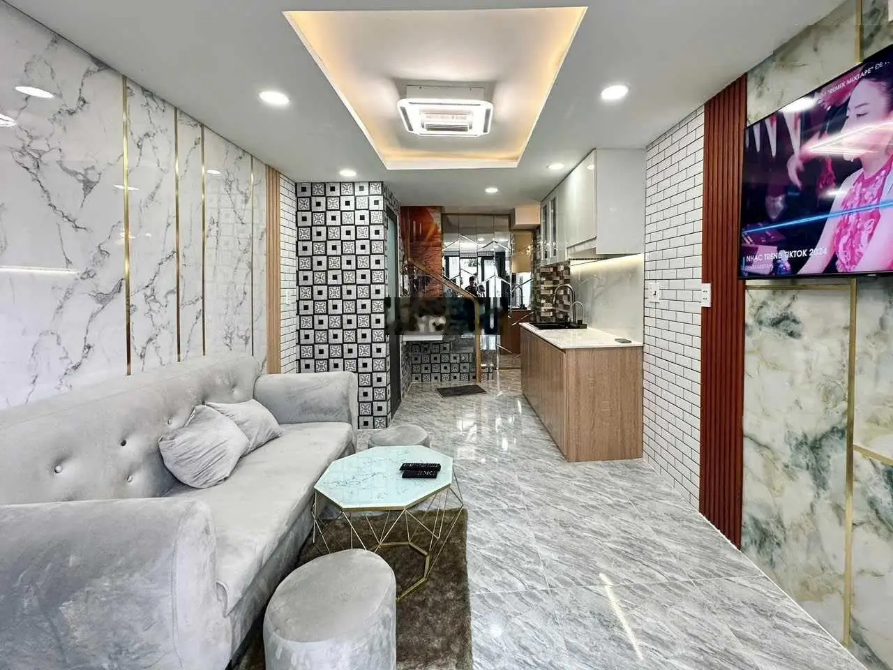 Bán nhà MT thụt 3 tầng BTCT đường Hoàng Sa, Phường 7, Quận 3