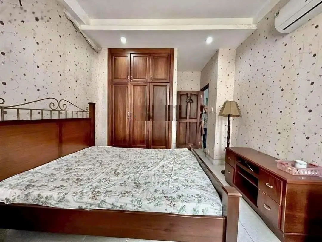 Sổ sẵn cần ra đi căn nhà tâm huyết của 2 vợ chồng hẻm đường Đoàn Nguyễn Tuấn, 65m2 , sổ hồng riêng.