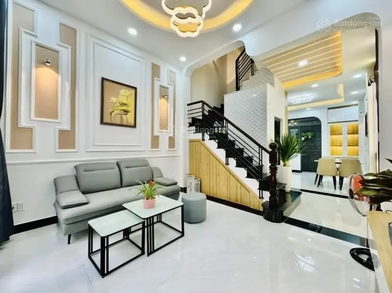Quận 4 Nguyễn Tất Thành - 4 lầu - ngang 3.5m view pháo hoa sát quận - nhỉnh 3 tỷ