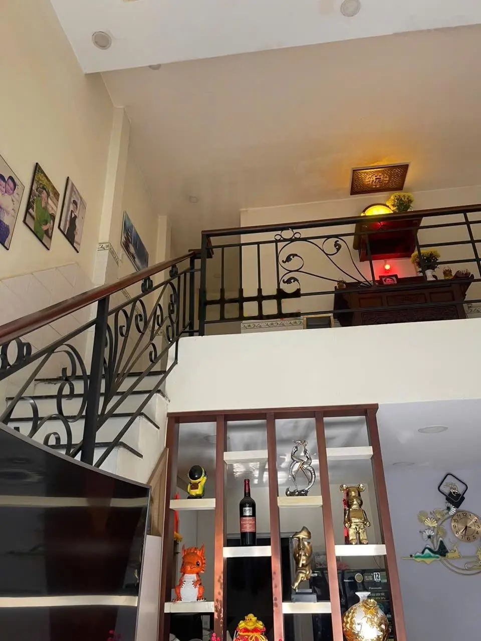 Bán nhà gác lửng (DT: 54m2) sổ riêng thổ cư 100% ngay UBND P. Tân Vạn. Giá chỉ 1,550 tỷ