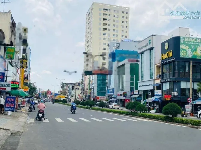Khuôn đất building khan hiếm Bình Thạnh! DT (10 x 24m), Xây cao Hầm 10 Tầng, Giá chỉ 28 tỷ