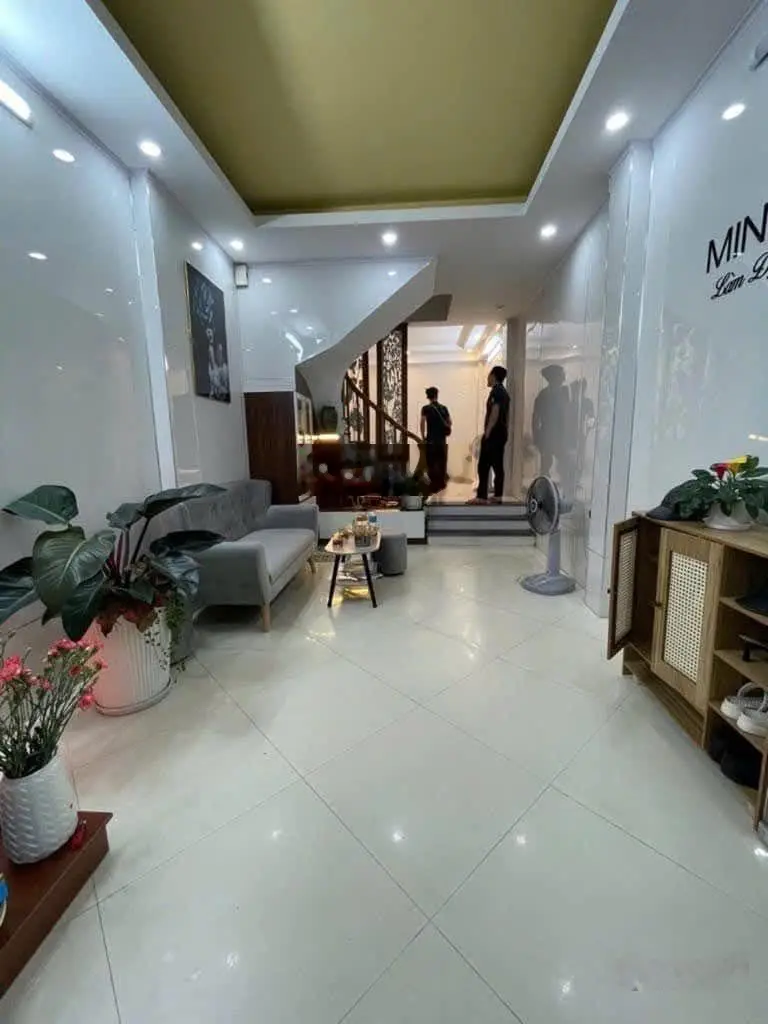 Nhà đẹp ngõ rộng ô tô qua nhà. Kinh doanh tốt. Chủ nhà xây tâm huyết. Gần ngay Vành Đai 4
