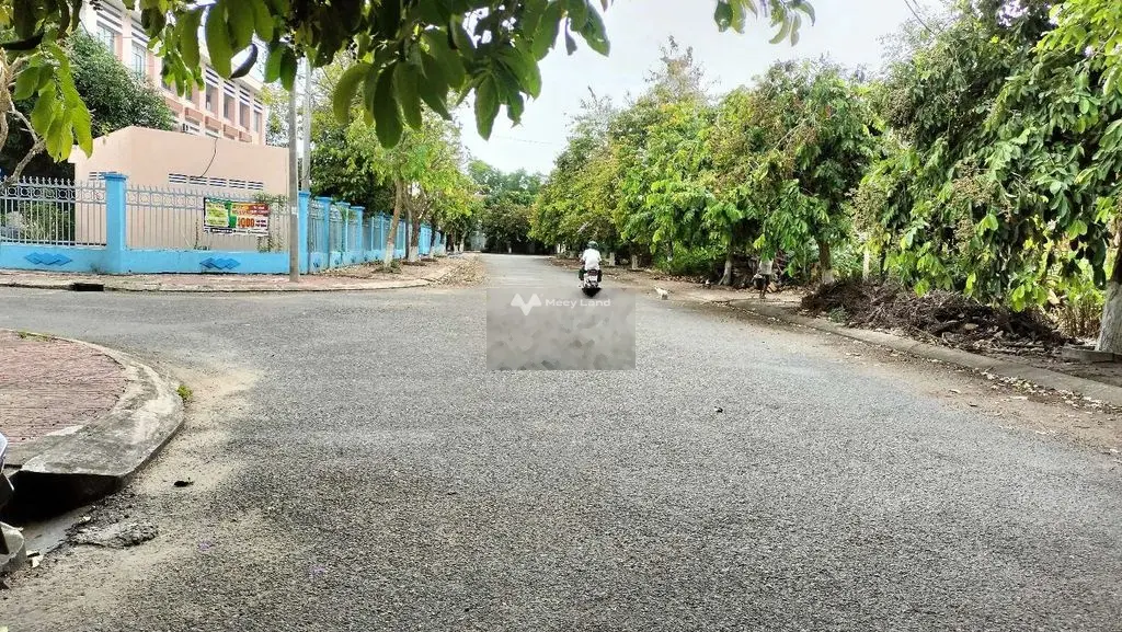 ĐẤT KHU DÂN CƯ CẠNH UB PHƯỜNGTÂN NGÃI,TPVĨNH LONG