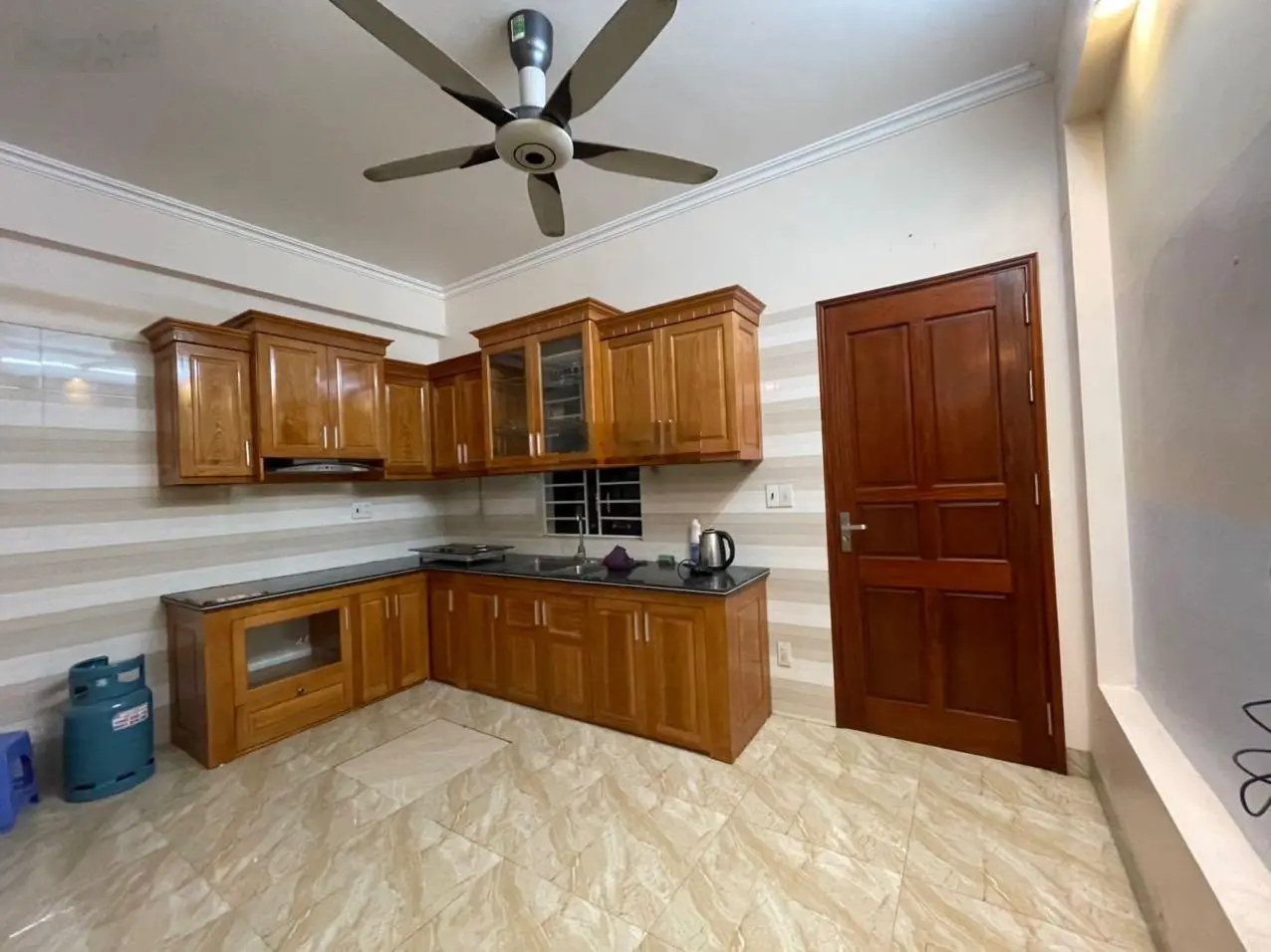 Bán căn nhà 3 tầng nhìn vườn cây xanh khu Vạn Lộc, Tứ Minh, Tp Hải Dương