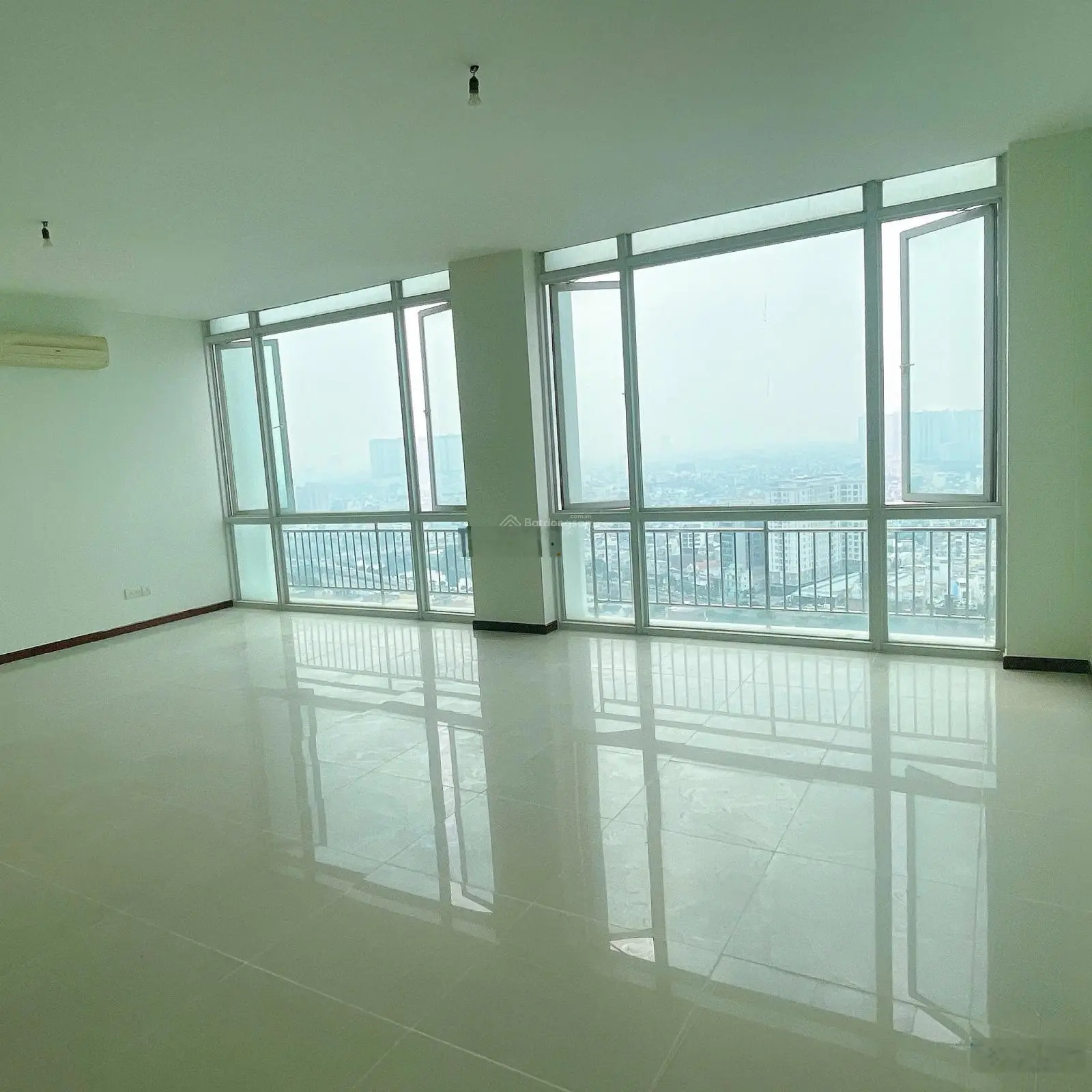 Cần bán gấp căn hộ Penthouse Chung cư Tản Đà Court 220m2