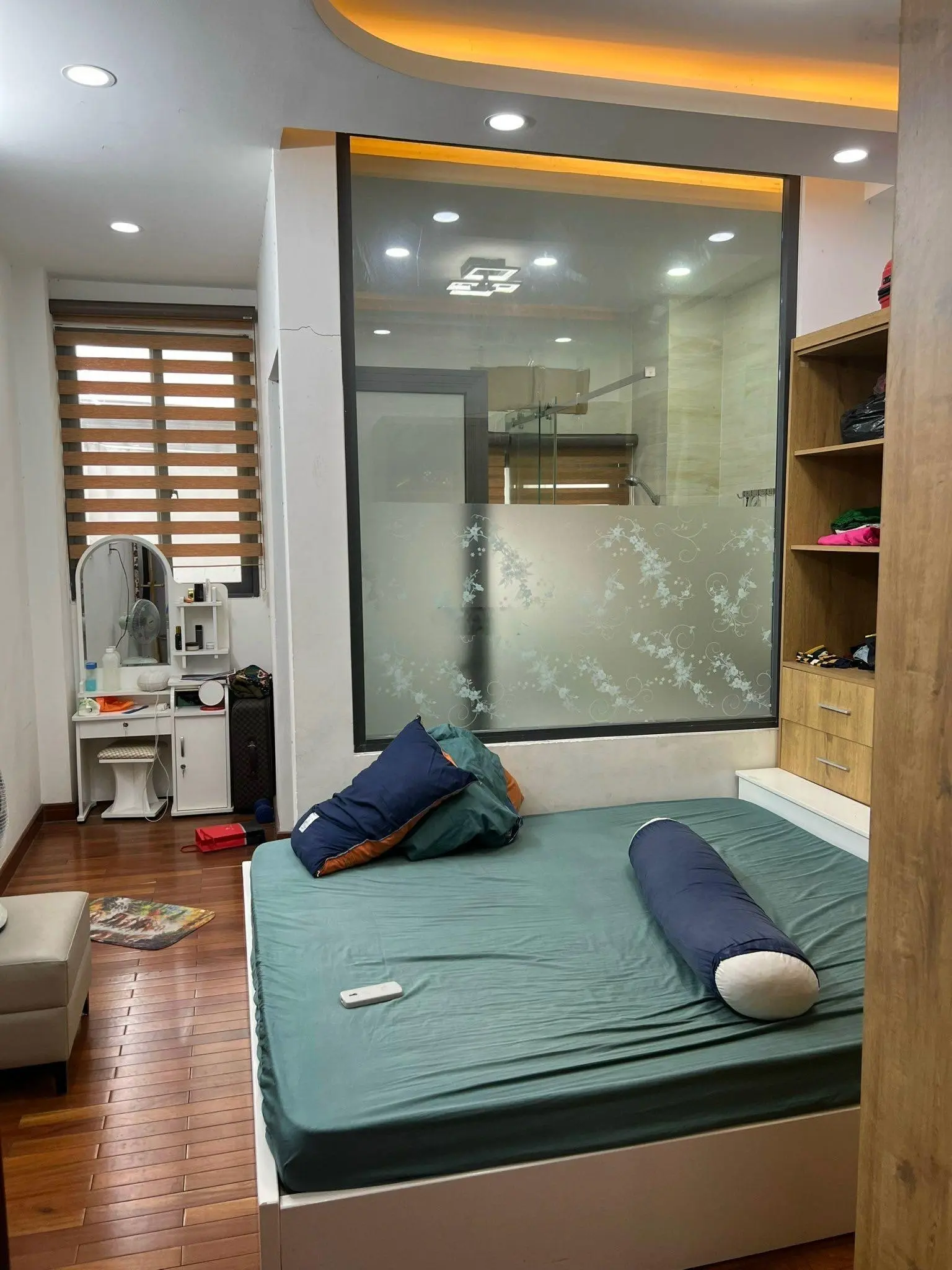 Bán gấp nhà đường 8m Dương Quảng Hàm - P.5 - Diện tích 4m x 18m - 6 lầu mới xây