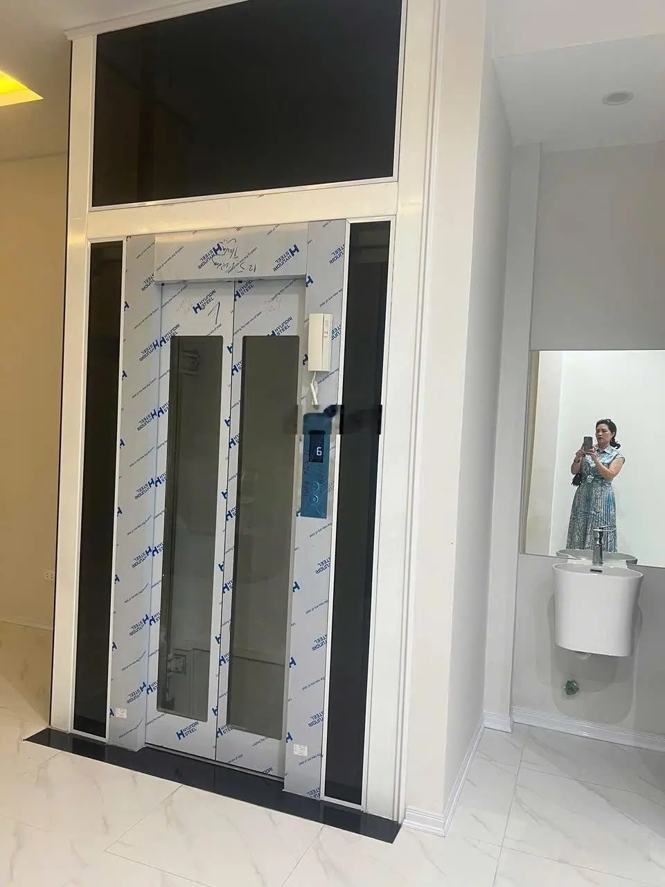 Thanh Xuân siêu phẩm đẹp thang máy ô tô vào nhà 50 m2 - 6 tầng - chỉ 16.7 tỷ