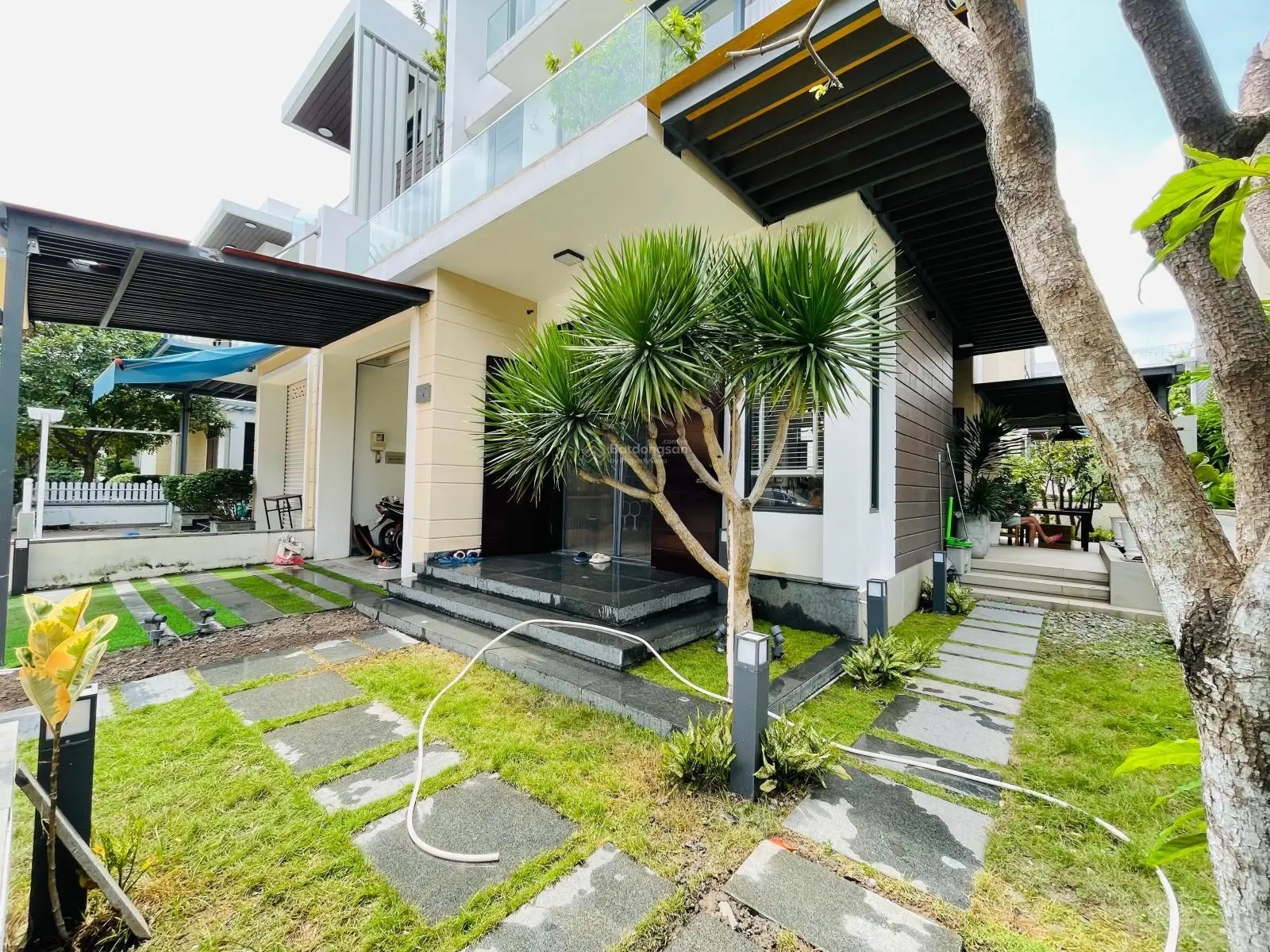 Bán biệt thự Lucasta Villa - full nội thất đẹp