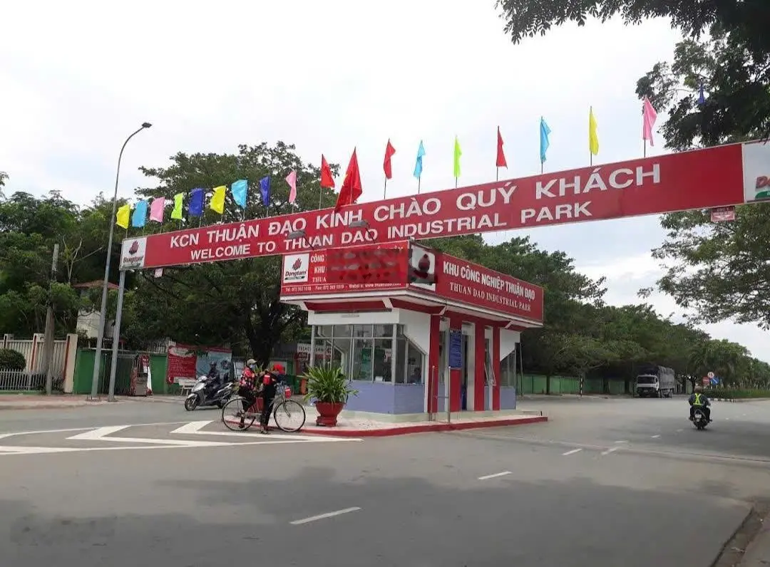 Bán nhà mặt tiền đường 11m Nguyễn Văn Tuôi, 4 tầng, diện tích sàn 210.8m2, sổ hồng đầy đủ
