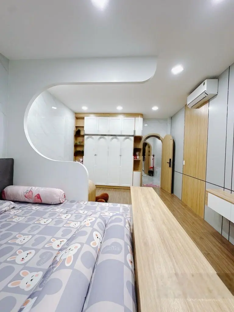 Rẻ giảm 3 tỷ. Bán nhà mặt tiền đường Nguyễn Biểu, nhà đẹp ở ngay hoặc KD CHDV. Có thang máy. Quận 5