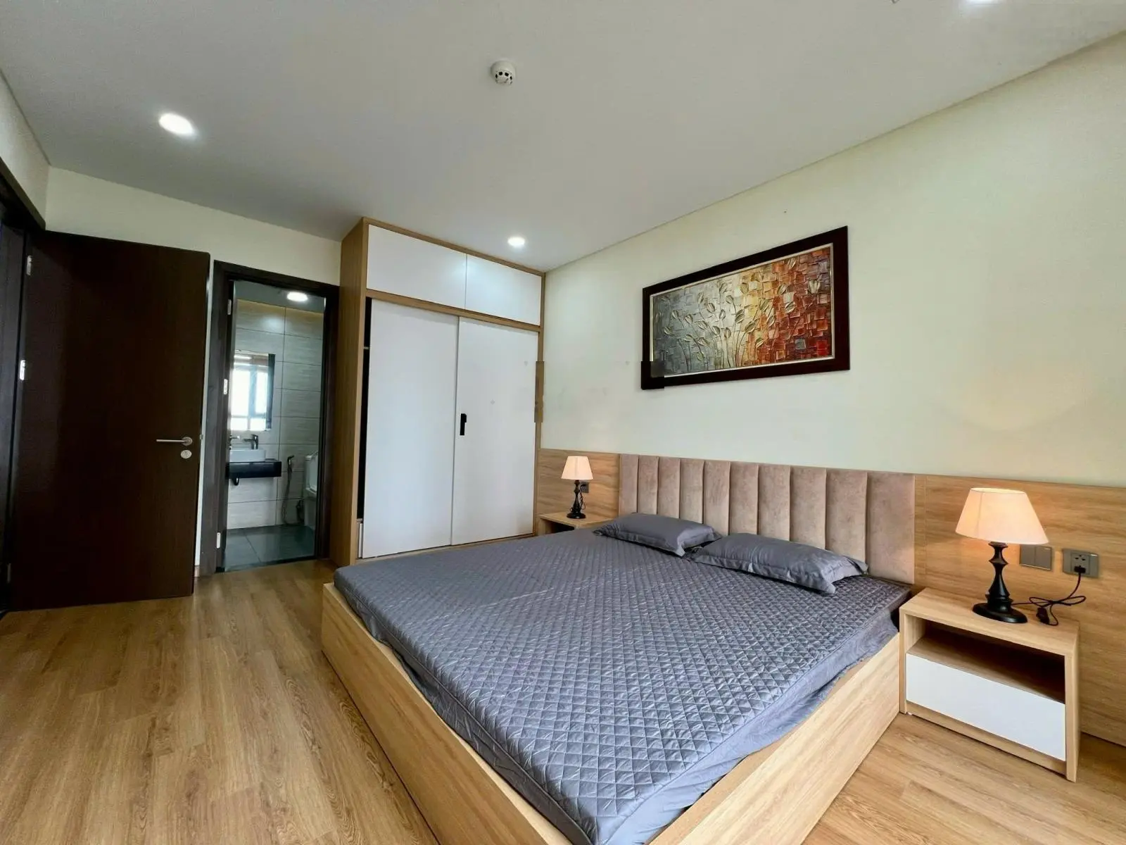 Tôi cần bán gấp căn hộ 3 ngủ chung cư Booyoung, Hà Đông, DT 96 m2, giá 4,9 tỷ sẵn sổ, full nội thất