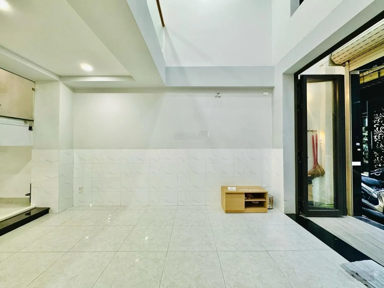 Kẹt tiền bán gấp nhà có phong thủy tốt Trần Quang Diệu, Quận 3. DT 53,8 m2. Gần chợ Nguyễn Văn Trỗi