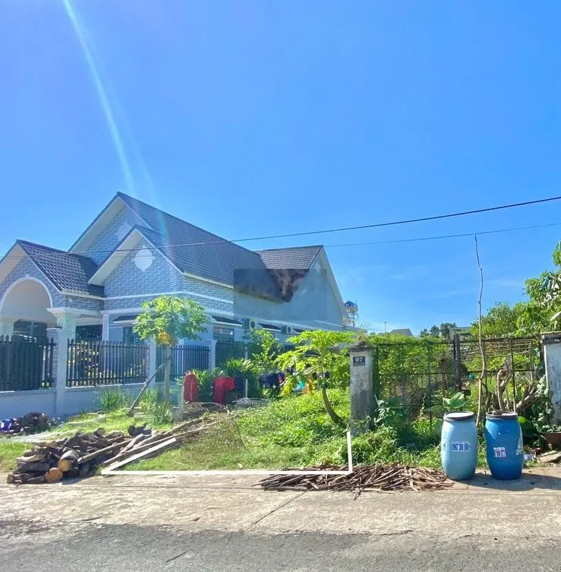 Bán đất mặt tiền đường số 19 Tân Thông Hội, 5x37m2, giá 450tr, sổ sẵn.