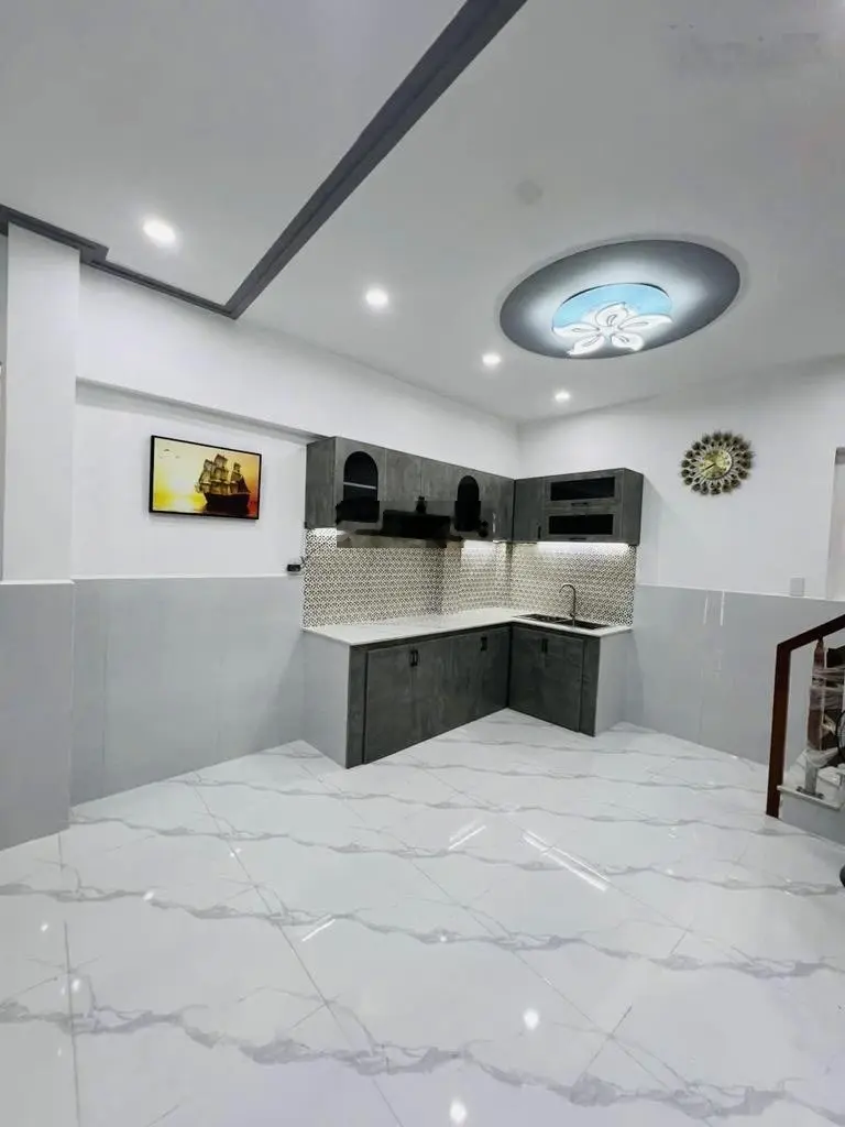 Nhà siêu đẹp, Lạc Long Quân, 66m2, ngang 4,6m, nở hậu, giá nhỉnh 3 tỷ, sổ hồng