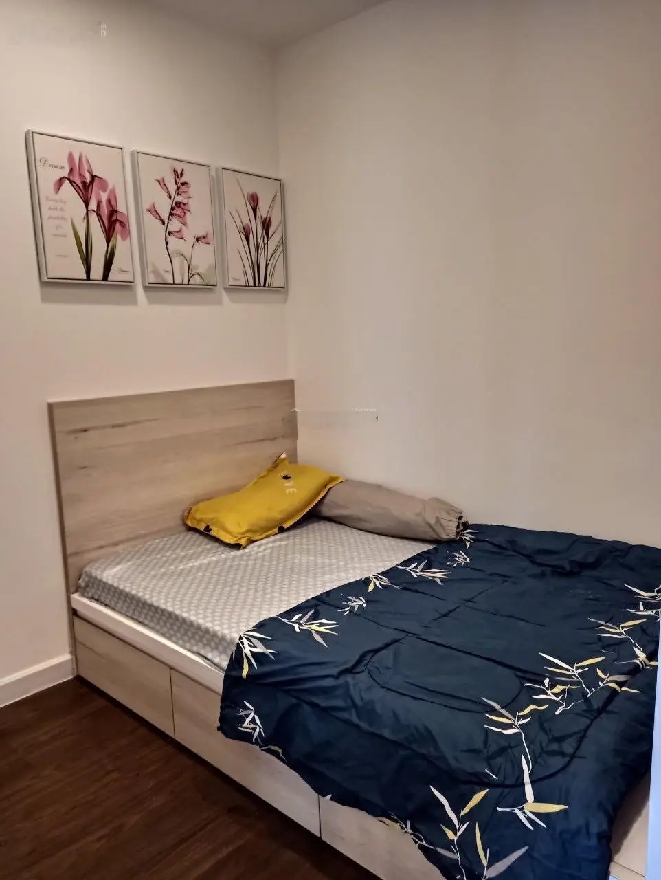Cần bán căn hộ Saigon Royal 2PN quận 4 giá tốt. LH: 0909 024 ***