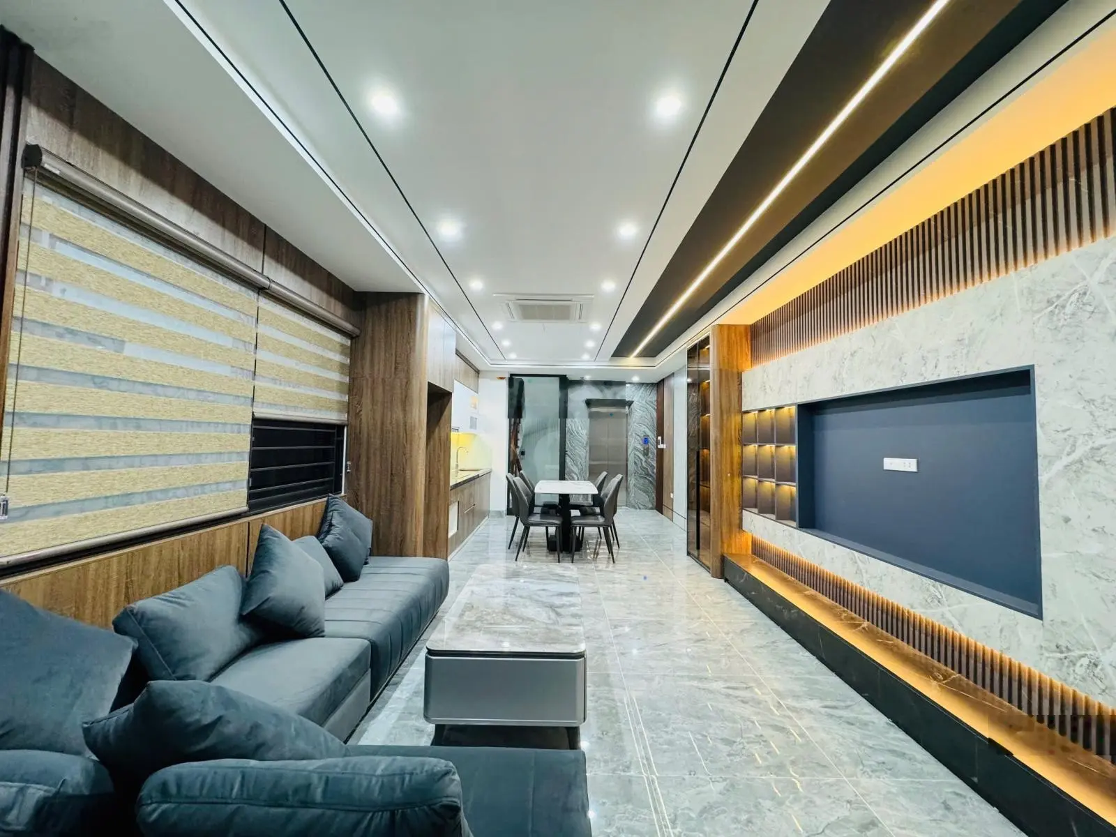 Bán nhà đẹp cầu thang máy fun nội thất ngọc thuỵ long biên hà nội 50m2