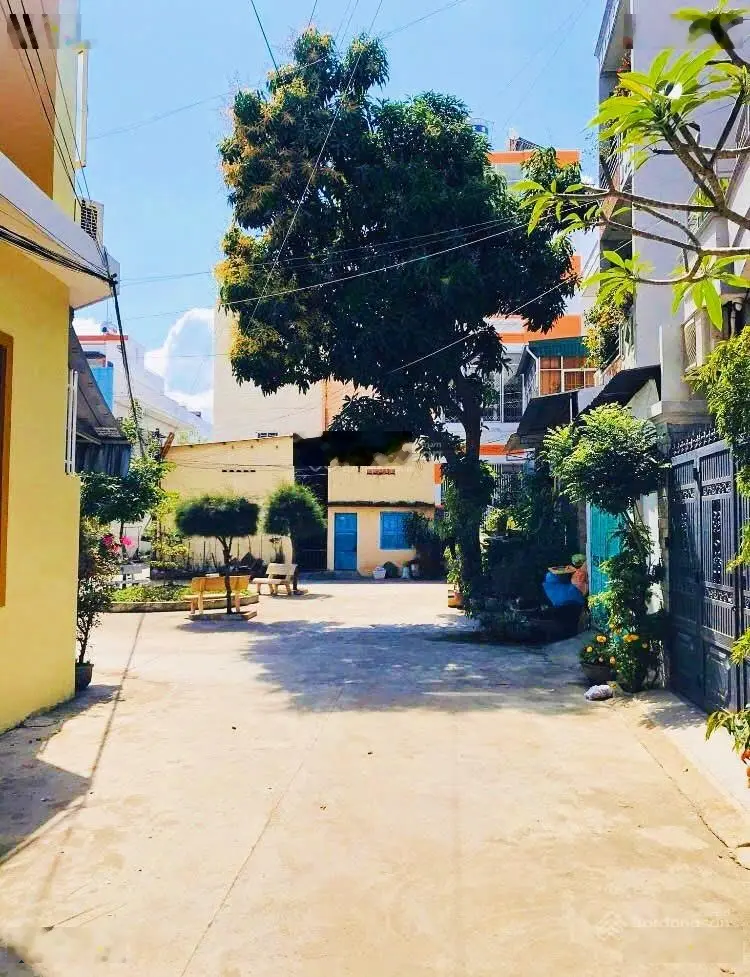 Nhà 3 tầng Phòng Không, Phước Long * Cách biển Trần Phú: 1,5km. Giá: 6 tỷ
