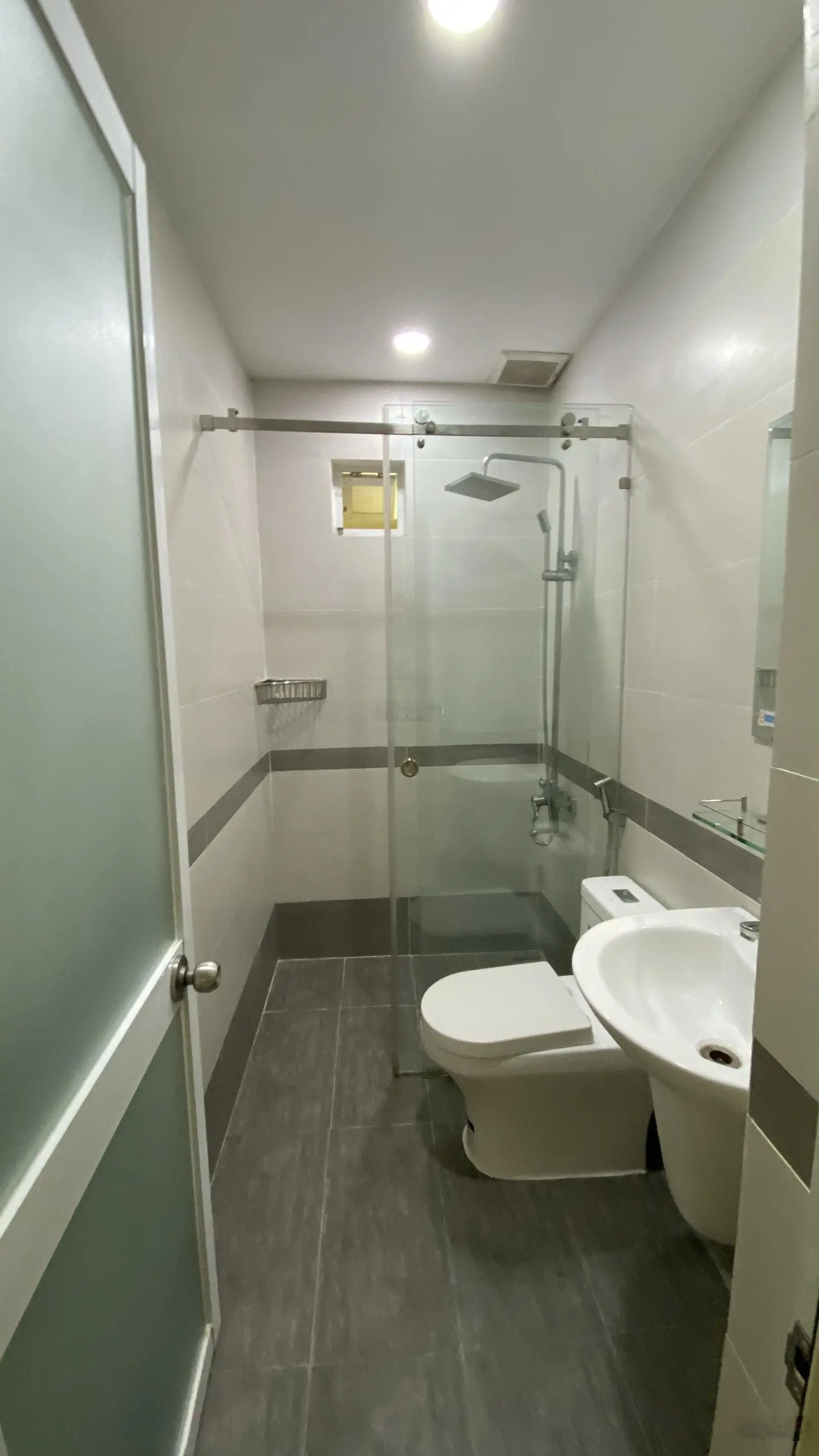 Nhà lầu hẻm ô tô sát mặt tiền đường 24 linh đông. Gần đường 22 đường Ụ Ghe. Gần vành đai 2. Sổ hồng