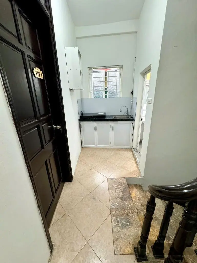 Bán nhà Hồ Tùng Mậu , bán đất tặng nhà 40m2 , mt 4,6m lô góc ngõ ba gác , 6,05 tỷ