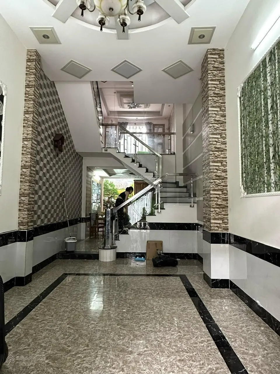 Chính chủ. Nhà 1 trệt 1 lững 2 lầu sân thượng. Hẻm 1 xẹt Lê Văn Thọ P11 GV . Đối diện CV Làng Hoa