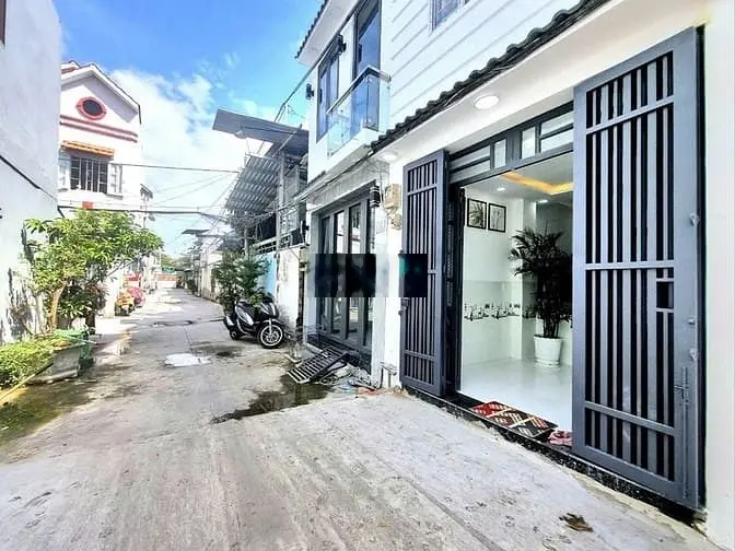 nhà đẹp 1 lầu hẻm xe hơi gần chợ với,kế quận 7