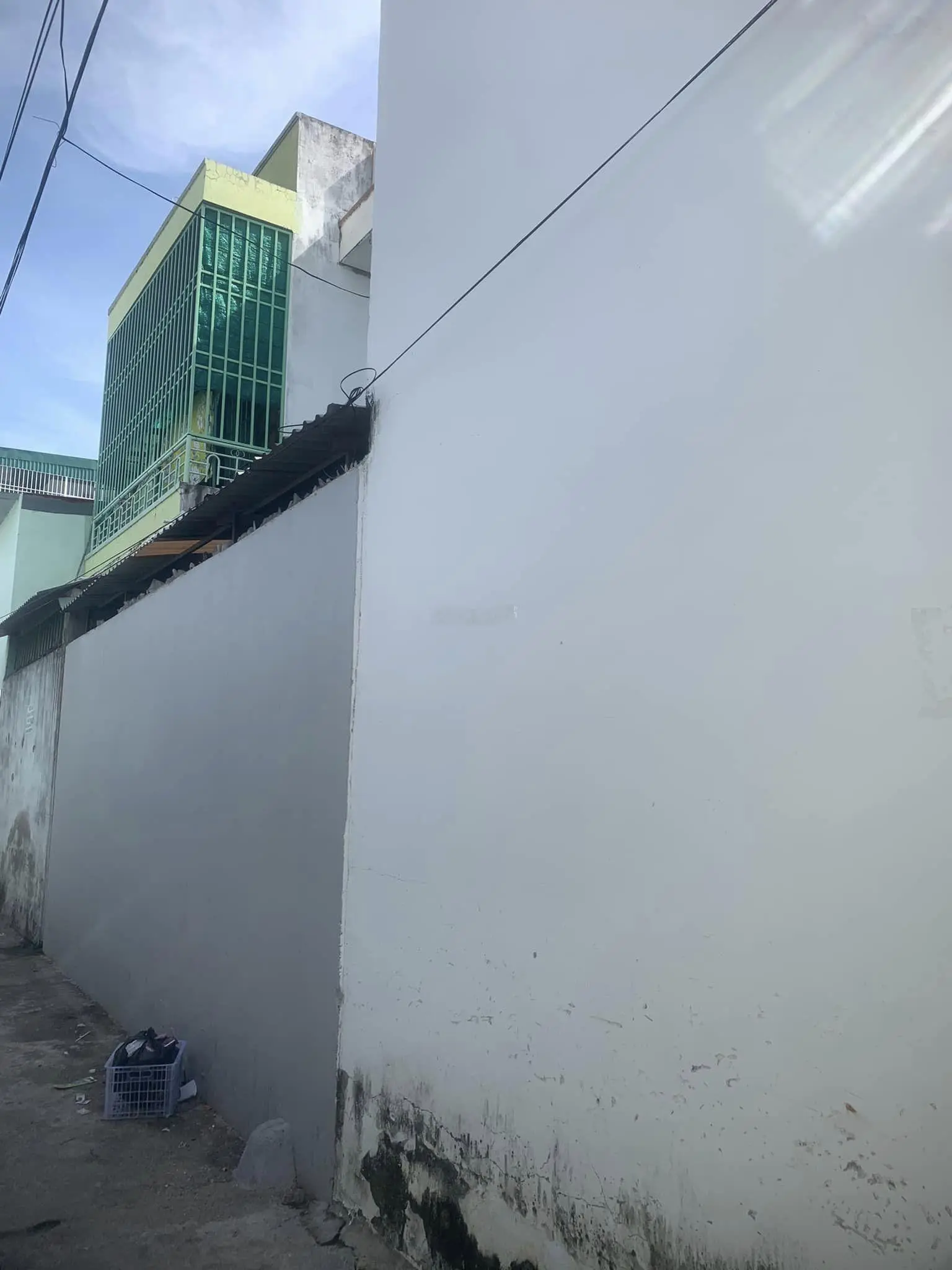 Cần bán gấp lô đất 2 mặt tiền có sẵn 5 phòng trọ.Giá chỉ 2,8 tỷ.LH 0769 519 *** ms An