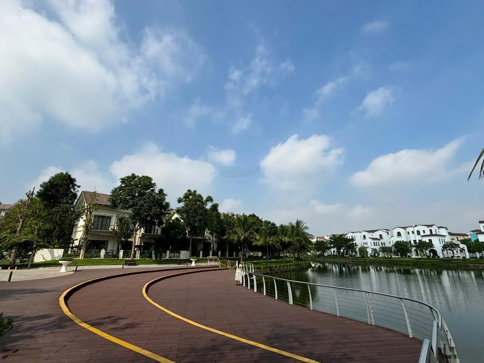 Chính chủ gửi bán biệt thự có hầm - kđt vinhomes thăng long