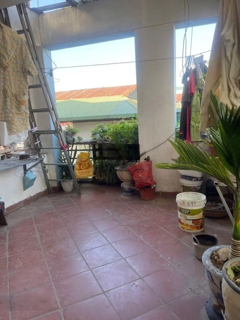 Bán nhà riêng Lạc Long Quân 54m2, vài bước chân ra ô tô, giá chào 12.9 tỷ