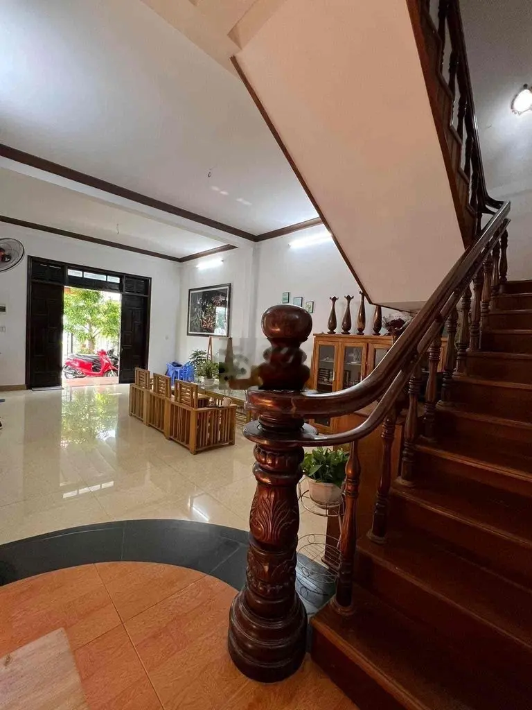 Biệt thự 150m2 ngang 6 oto đậu trong nhà sân vườn rộng