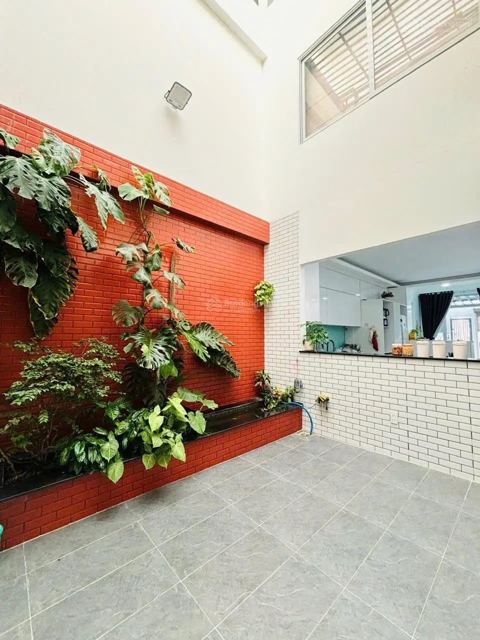 Chị chủ định cư bán gấp nhà 1 trệt 1 lửng mới xây, hoàn công 110m2 (4,5x 25m) nhựa 5m giá 4,6 tỷ