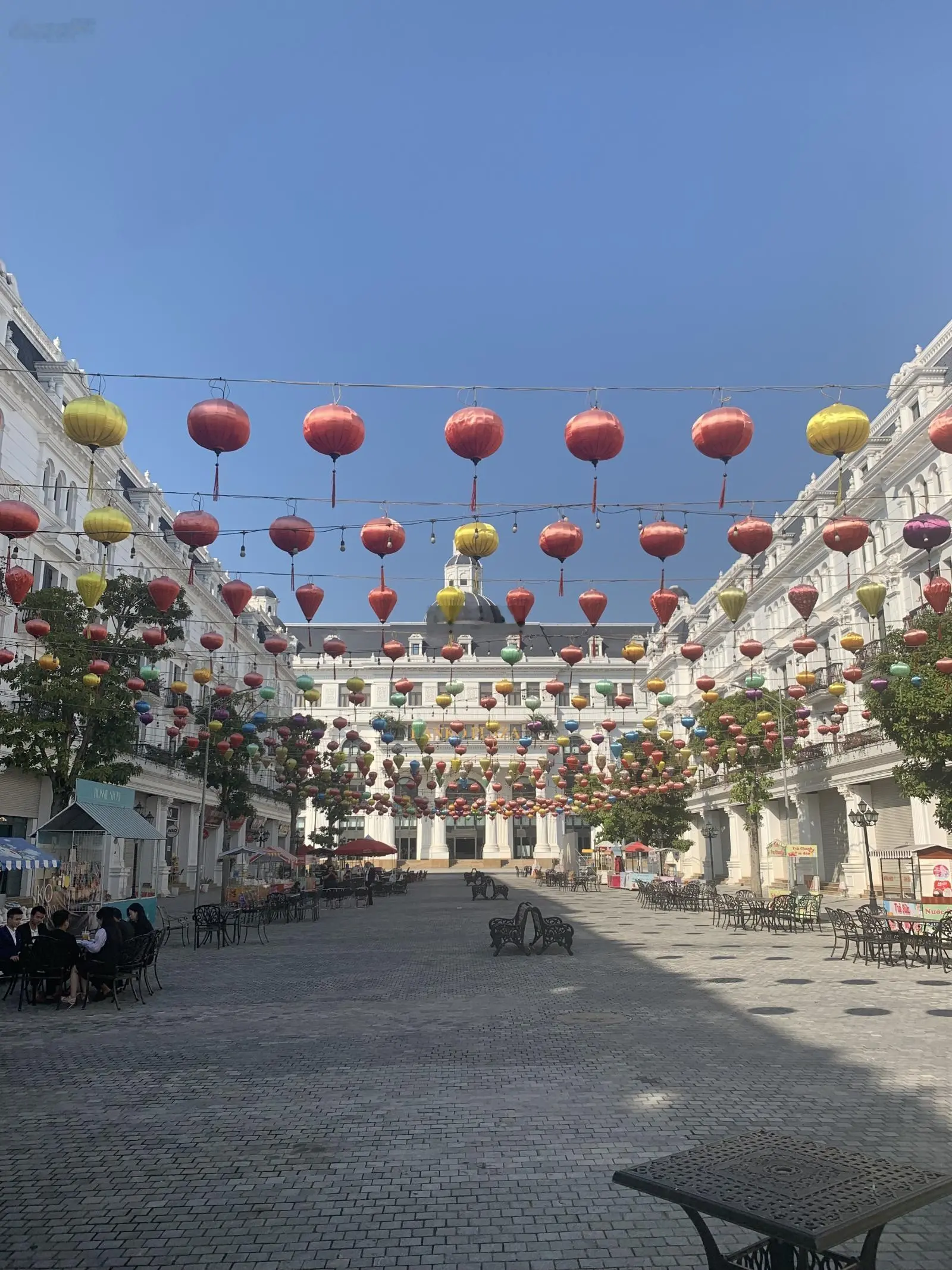 Gia đình cắt lô liền kề giá rẻ
