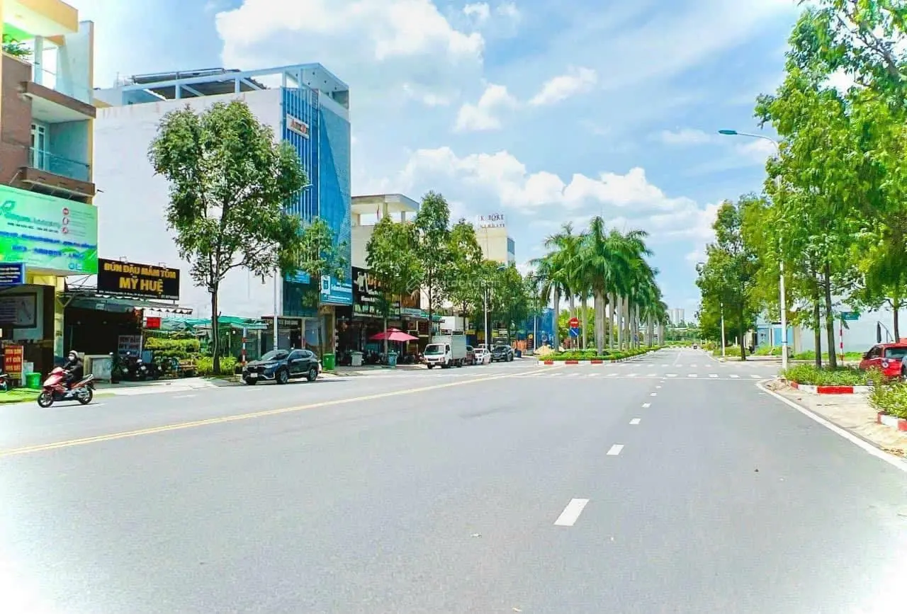 Nhà 4 tầng nổi 1 tâng hầm mt GS1 khu green Square Dĩ An vị trí đẹp - hđ thuê đang 60tr/tháng