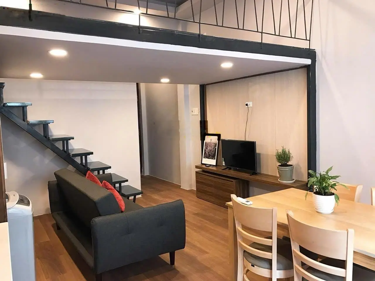 Tổng hợp nhà MT Hoàng Hoa Thám hướng Đông. DT: 89.5m2, ngang 4.5m ngay gần Vincom, giá 26.5 tỷ
