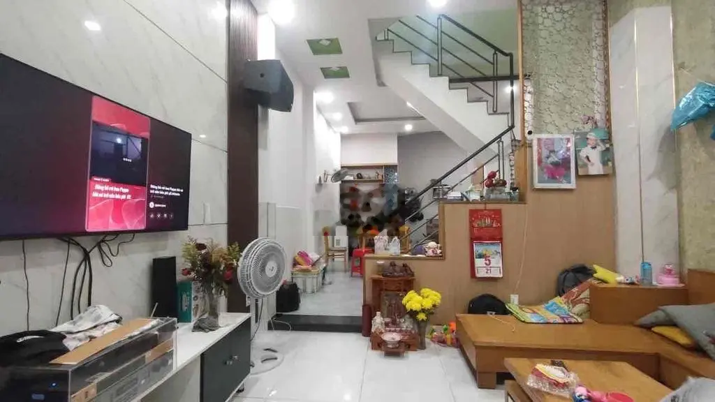 NGỘP 2,5 T.ỷ- Bán Gấp Căn Nhà Tại Lê Văn Chí- 53m2 Nhà 2 Tầng 3PN HXH