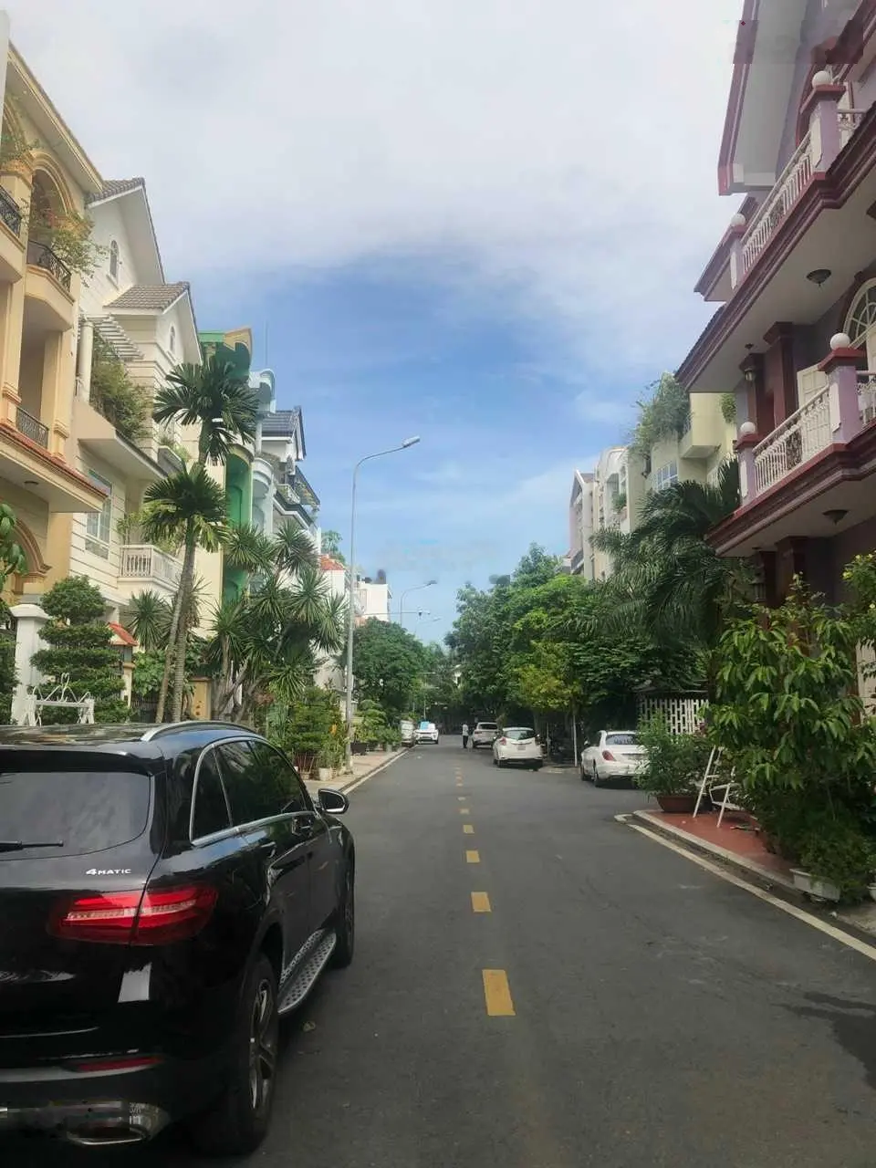 Bán nhà phố hẻm xe hơi 343 Nguyễn Trọng Tuyển nhà vuông vức 3 tầng sân thượng 20 tỷ TL