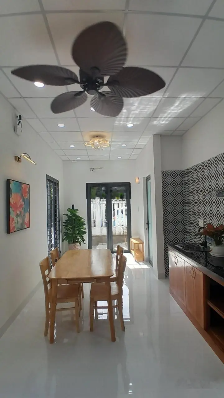 Bán nhà riêng tại đường hoàng hoa thám trung tâm tp quảng ngãi, giá 990 triệu vnd, đường oto.