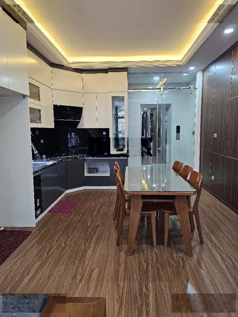 Nhà mới toanh - vị trí đẹp - gara ô tô - thang máy - hiếm