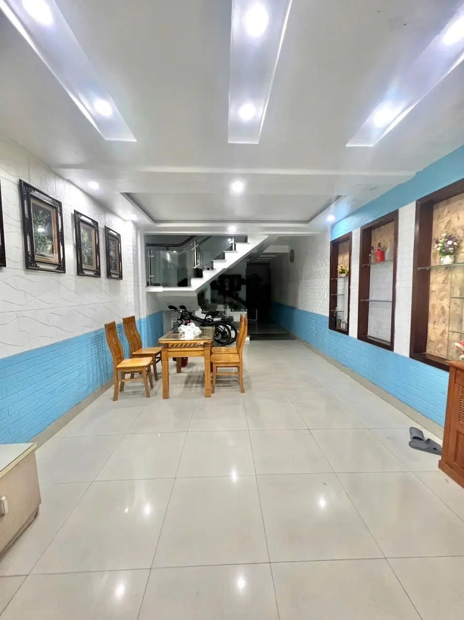 Siêu phẩm 4 tầng Văn Cao 7 chỗ đỗ tận bếp. Diện tích SD: 50m2