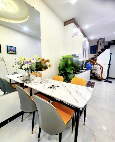Phố Hàng Chuối, hiếm nhà bán, 5 tầng đẹp lung linh, 15m ra mặt phố, 6 tỷ hơn