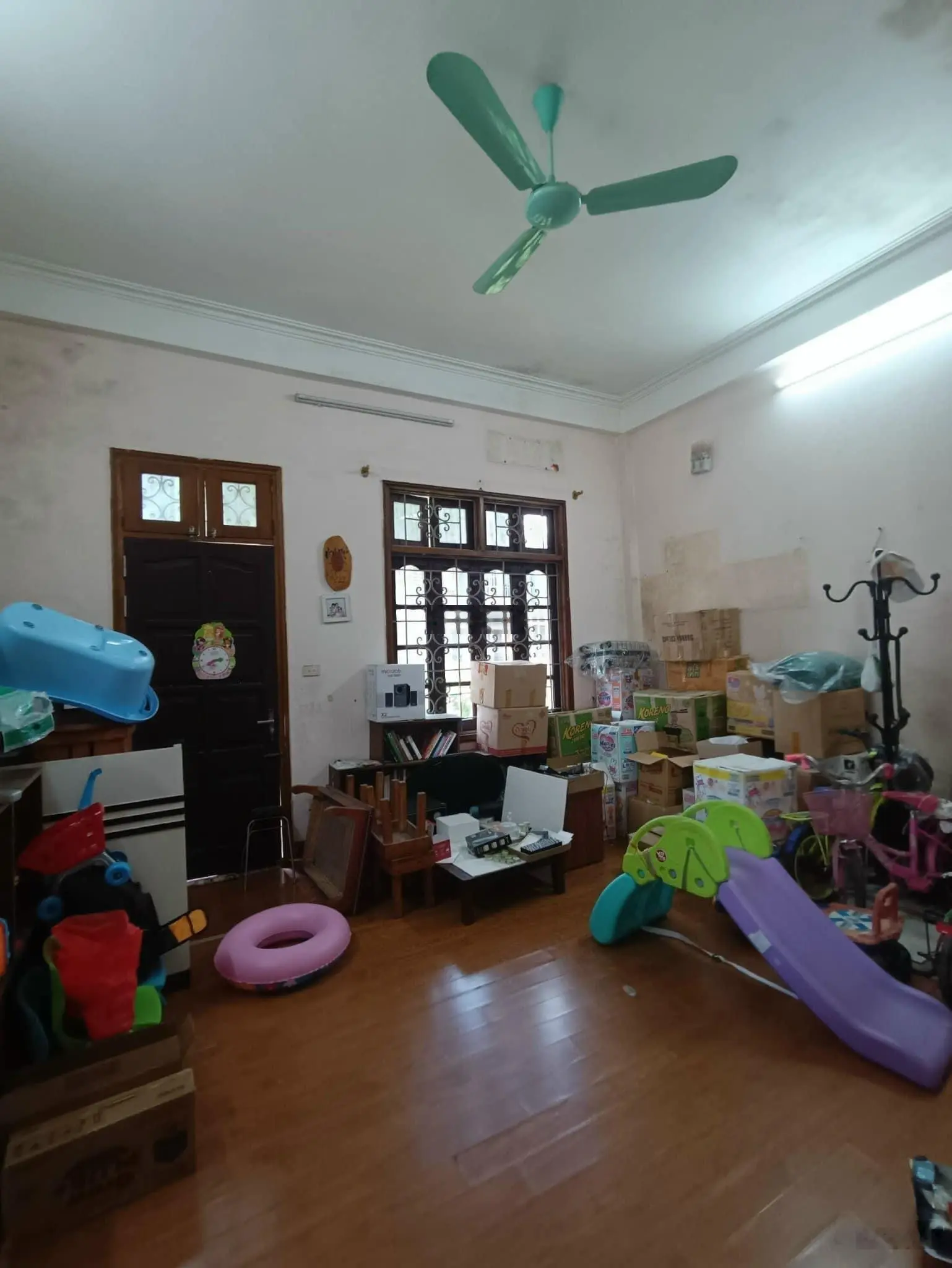 Bán đất vàng tặng nhà 3t, 150m2 - mặt phố víp Tây Hồ, lô góc - mặt tiền siêu khủng