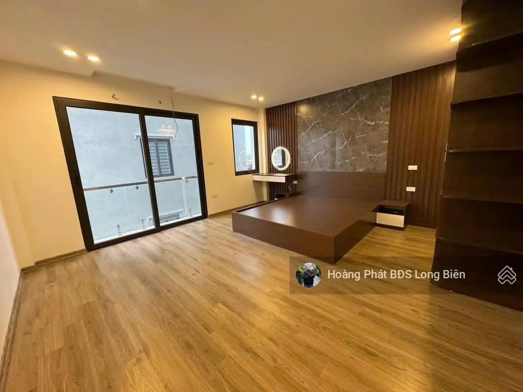 Bán nhà Đàm Quang Trung - đi bộ ra Aeon Long Biên. Thang máy - ô tô - full nội thất. LH 0965858116