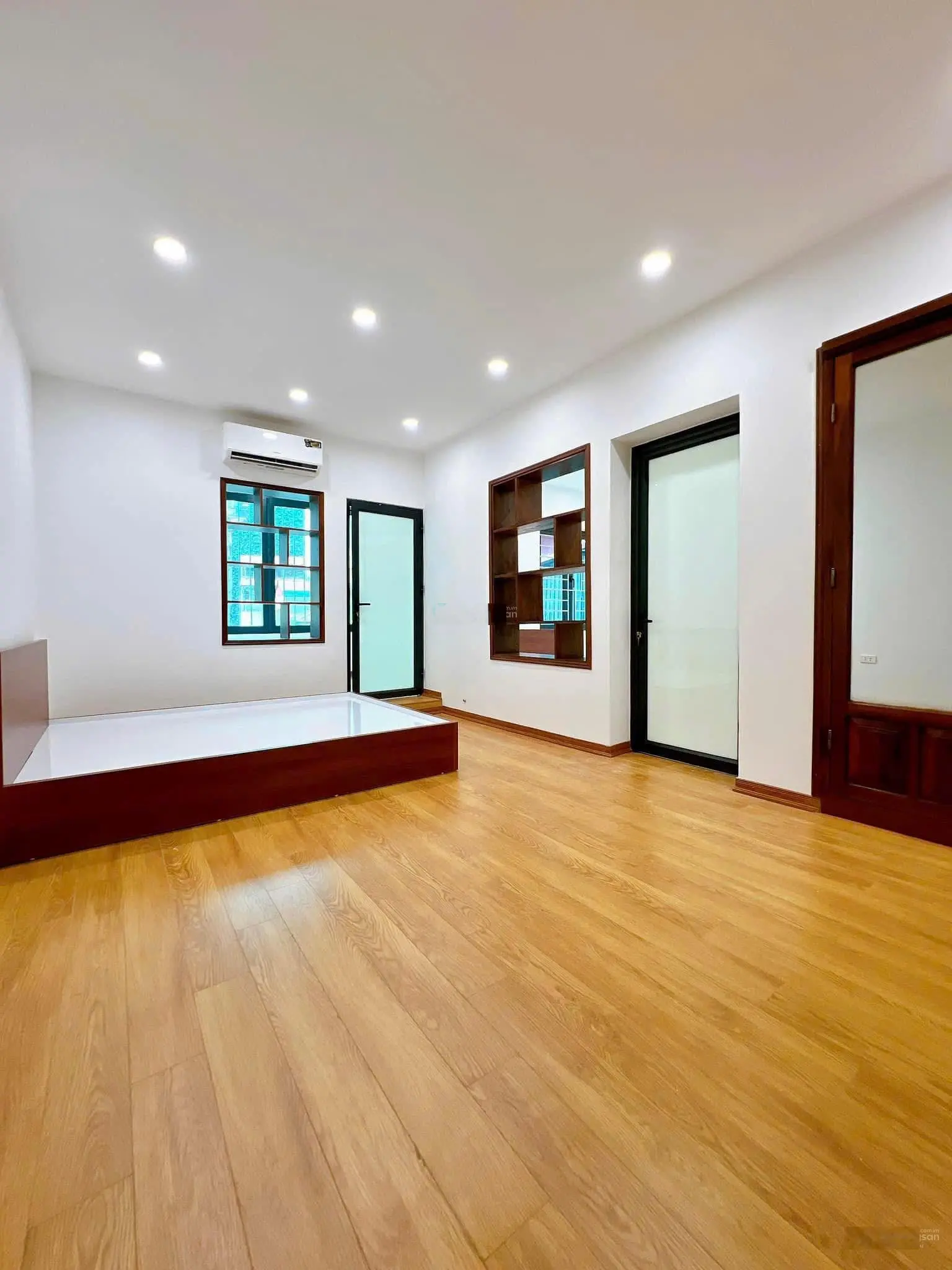 Hiếm! Chỉ 3,78 tỷ tập thể Ngọc Hà, Ba Đình, Lô Góc, gần công viên, sổ to, 100m2, 3pn 2wc nhà đẹp