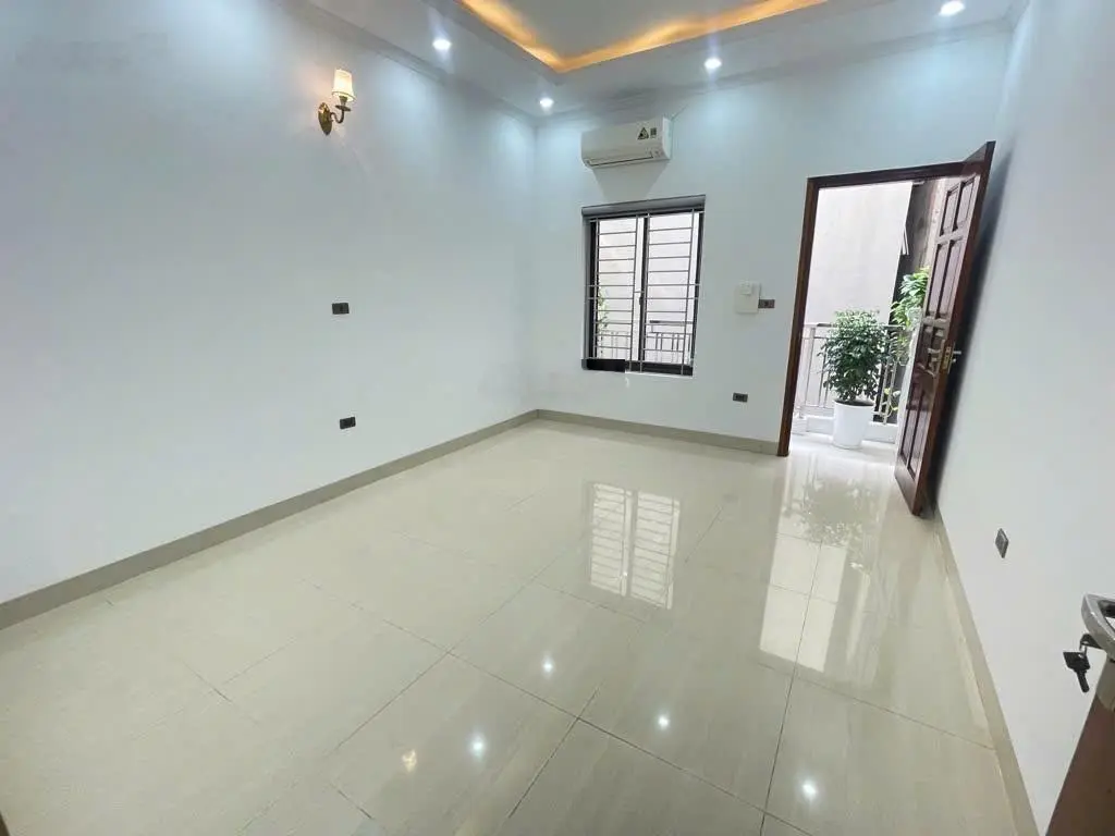 Bán nhà khu ngã tư sở dt 60m x 5 tầng. Giá 8.2 tỷ
