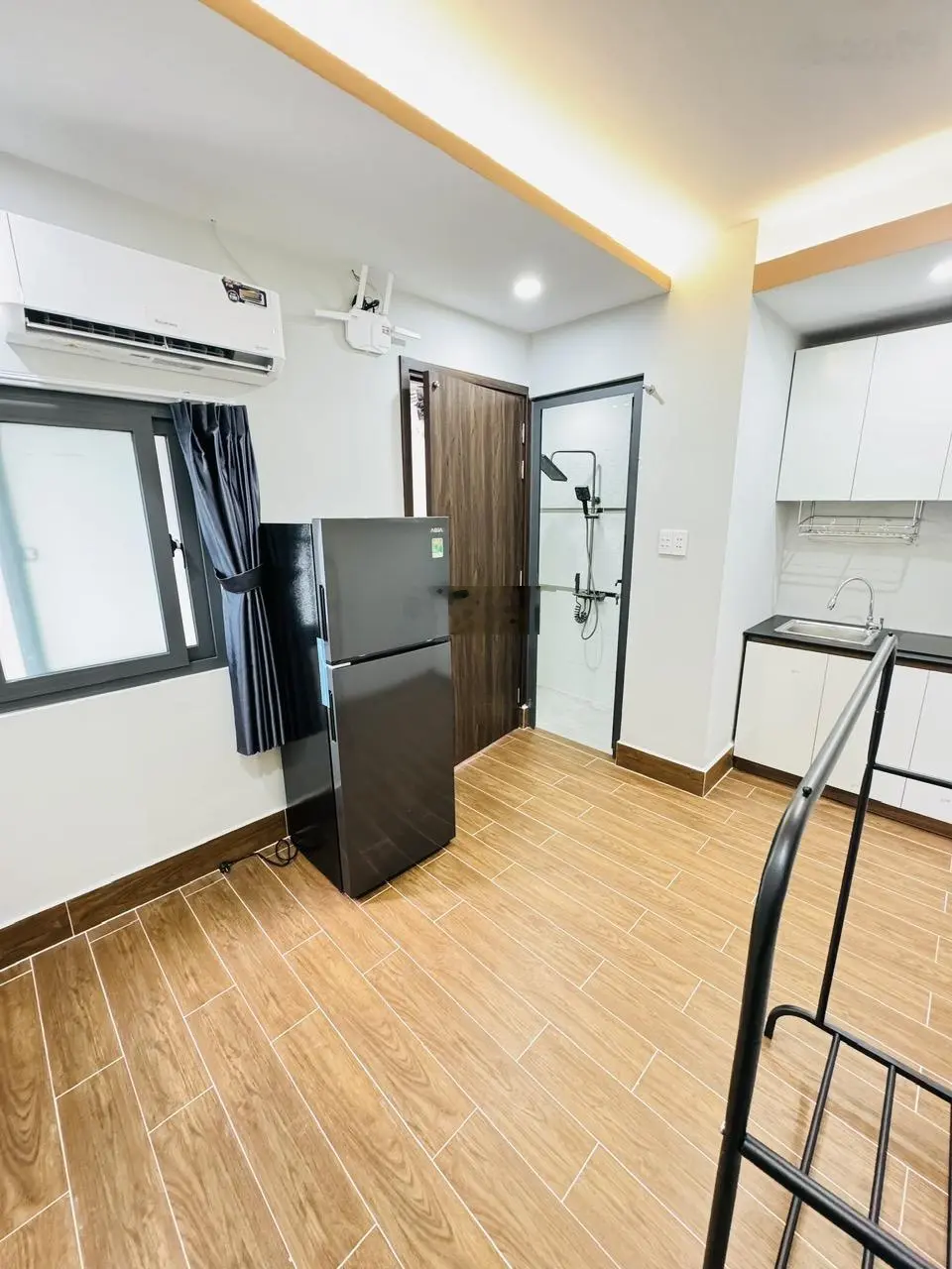 Bán căn hộ dịch vụ cao cấp đường lạc long quân, p3, q11
