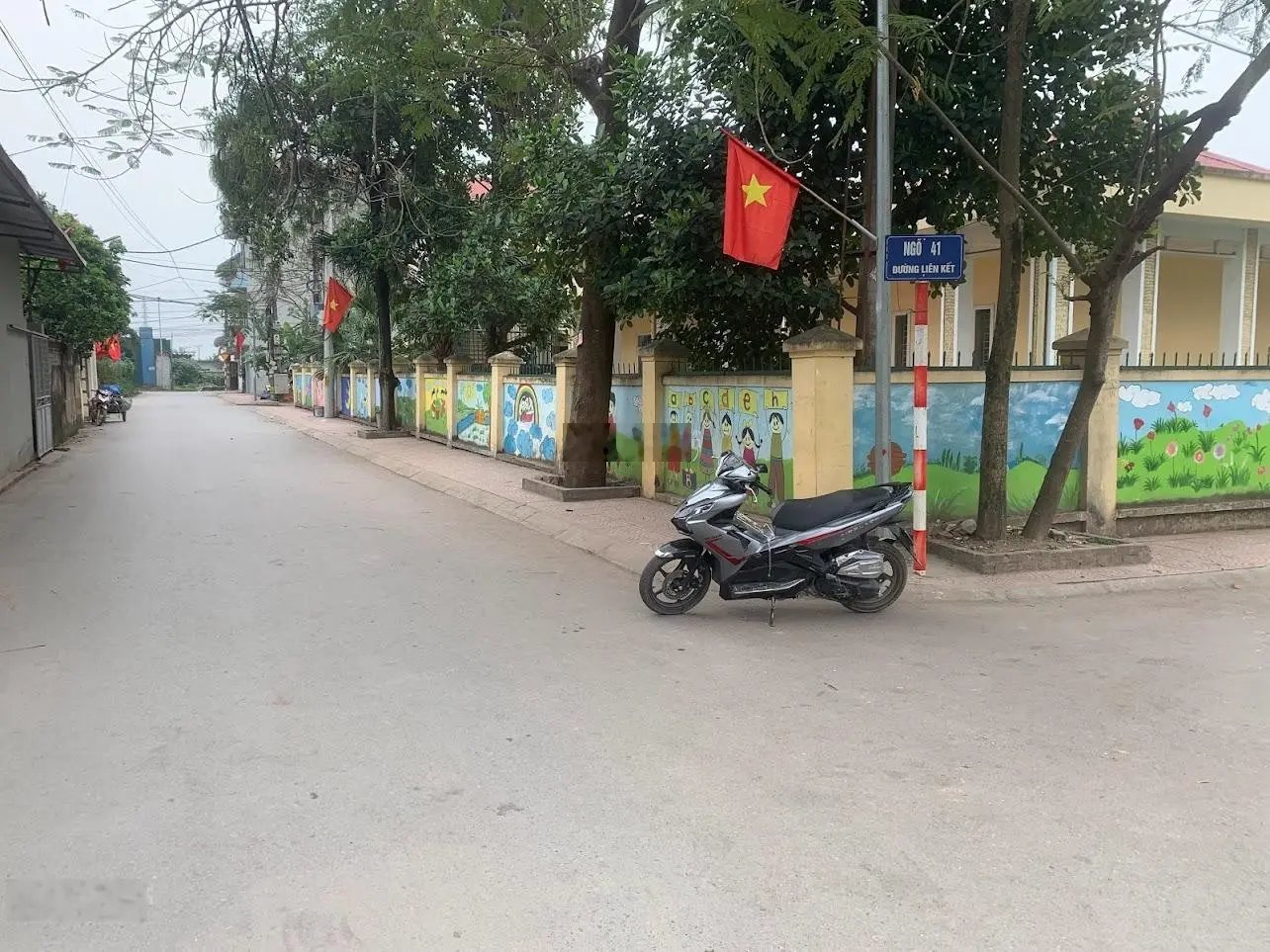 chính chủ bán 54 m2 đất Tái Định Cư Quyết Tiến 3. đường 8m vỉa hè 2 mét