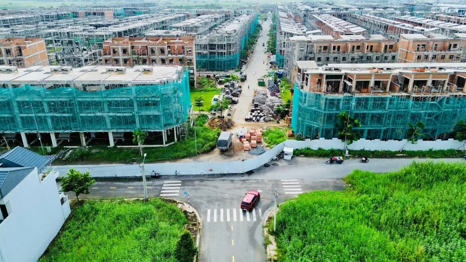 Sài Gòn Village nền gần cổng chính dự án Giá chỉ: 1ty850.DT: 80m2.Sổ LH: 0937 337 *** Danh