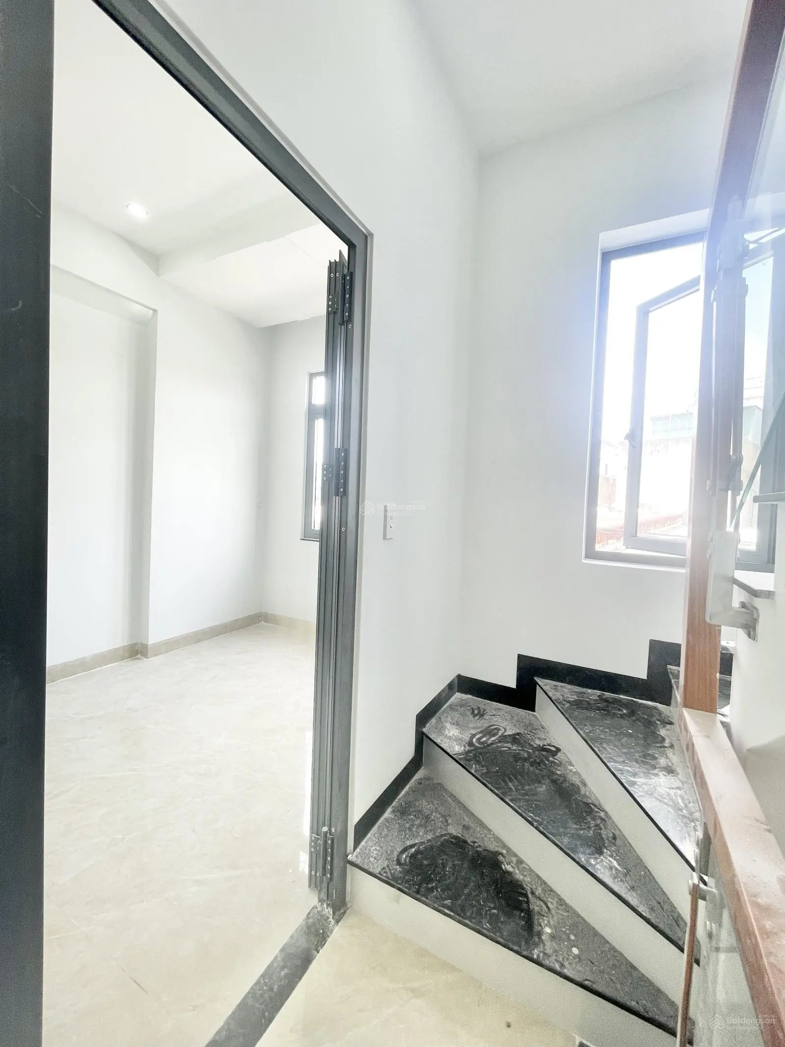 Cần bán nhà 2 lầu mới hoàn thiện gần ngã tư mồi DT67M giá 3,4 tỷ