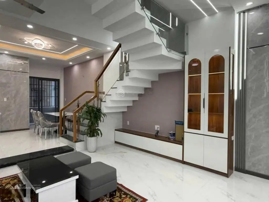 Chính chủ gửi bán nhà mặt tiền gần QL 13 1 trệt 2 lầu tại Thuận An giá 2tỷ8